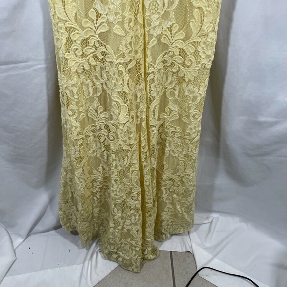 NEW La Femme [ 2 ] Stretch Lace High Slit Gown in Pale Yellow - Picture 8 of 14